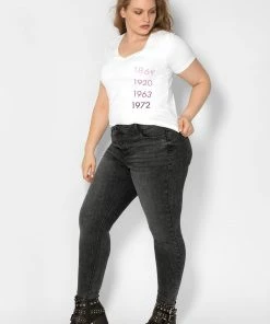 SAS Empowered Graphic V-Neck Shirt | Dates